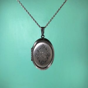Vintage Silver Toned Locket, Engraved initial "L"